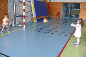 Grazac : première séance de baby hand en petite section à l&#039;école