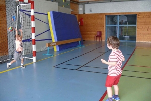 Grazac : première séance de baby hand en petite section à l&#039;école