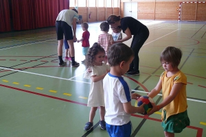 Grazac : première séance de baby hand en petite section à l&#039;école