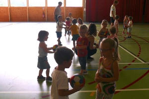 Grazac : première séance de baby hand en petite section à l&#039;école