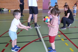 Grazac : première séance de baby hand en petite section à l&#039;école