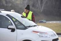 Yssingeaux : des Gilets jaunes tractent au rond-point de Villeneuve