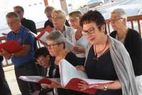 Saint-Maurice-de-Lignon : des choristes sous le kiosque à musique