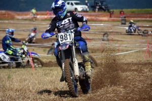 Course sur prairie de Saint-Maurice-de-Lignon : les motos Open (série 5)