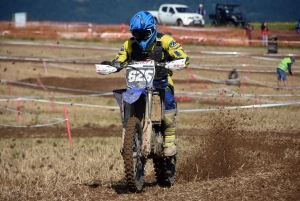 Course sur prairie de Saint-Maurice-de-Lignon : les motos Open (série 5)