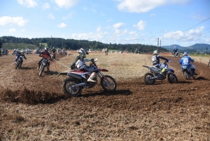 Course sur prairie de Saint-Maurice-de-Lignon : les motos Open (série 5)