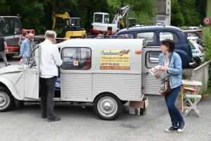 Dunières : les voitures anciennes attirent les regards