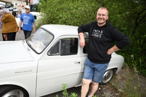 Dunières : les voitures anciennes attirent les regards