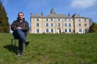 Michel Colas des Francs est le propriétaire du château.