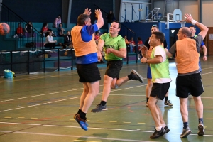 Montfaucon-en-Velay : les anciens handballeurs ont retrouvé le goût du jeu