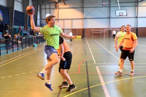 Montfaucon-en-Velay : les anciens handballeurs ont retrouvé le goût du jeu