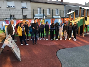 Sainte-Sigolène : la fresque à l&#039;école maternelle Germaine-Tillion réalisée par des ados