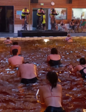 Monistrol-sur-Loire : la première Nuit de l&#039;aquafitness en photos et vidéo