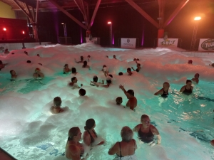 Monistrol-sur-Loire : la première Nuit de l&#039;aquafitness en photos et vidéo