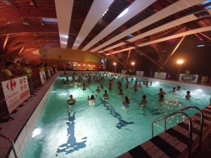 Monistrol-sur-Loire : la première Nuit de l&#039;aquafitness en photos et vidéo