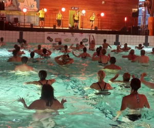 Monistrol-sur-Loire : la première Nuit de l&#039;aquafitness en photos et vidéo