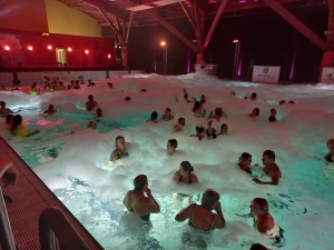 Monistrol-sur-Loire : la première Nuit de l&#039;aquafitness en photos et vidéo