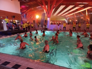 Monistrol-sur-Loire : la première Nuit de l&#039;aquafitness en photos et vidéo