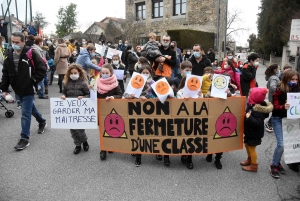 Saint-Maurice-de-Lignon : une manifestation dans le village pour garder la 8e classe