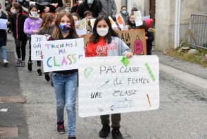 Saint-Maurice-de-Lignon : une manifestation dans le village pour garder la 8e classe