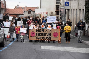 Saint-Maurice-de-Lignon : une manifestation dans le village pour garder la 8e classe