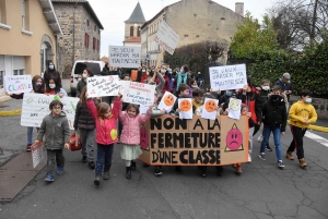 Saint-Maurice-de-Lignon : une manifestation dans le village pour garder la 8e classe