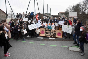 Saint-Maurice-de-Lignon : une manifestation dans le village pour garder la 8e classe