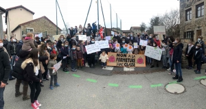 Saint-Maurice-de-Lignon : une manifestation dans le village pour garder la 8e classe