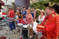 Yssingeaux : une fanfare déjantée met l&#039;ambiance sur le marché