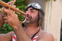 Yssingeaux : une fanfare déjantée met l&#039;ambiance sur le marché