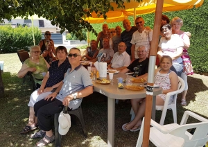 Les voisins de &quot;Brun&quot; en agapes à Monistrol-sur-Loire