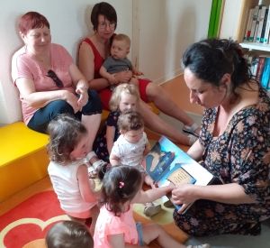 Bas-en-Basset : les enfants et assistantes maternelles de retour à la bibliothèque