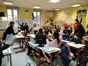 Les CM2 de l&#039;école publique de Beauzac dans la peau d&#039;un journaliste