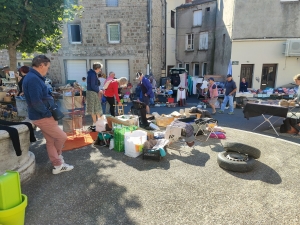 Montfaucon-en-Velay : le bourg occupé par un vide-greniers ce mercredi