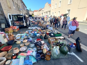 Montfaucon-en-Velay : le bourg occupé par un vide-greniers ce mercredi