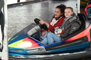 Yssingeaux : la fête foraine fait de la résistance face à la neige