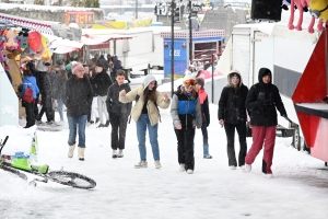 Yssingeaux : la fête foraine fait de la résistance face à la neige