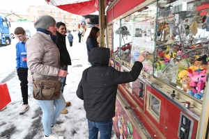 Yssingeaux : la fête foraine fait de la résistance face à la neige