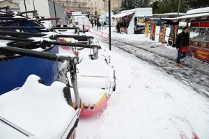 Yssingeaux : la fête foraine fait de la résistance face à la neige