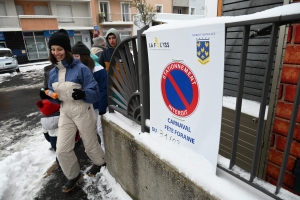 Yssingeaux : la fête foraine fait de la résistance face à la neige