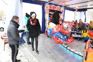 Yssingeaux : la fête foraine fait de la résistance face à la neige