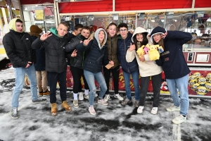 Yssingeaux : la fête foraine fait de la résistance face à la neige