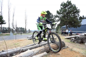 Sainte-Sigolène : 85 jeunes vététistes à toute allure en trial et en cross-country