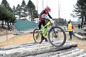 Sainte-Sigolène : 85 jeunes vététistes à toute allure en trial et en cross-country