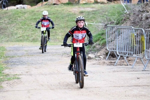 Sainte-Sigolène : 85 jeunes vététistes à toute allure en trial et en cross-country