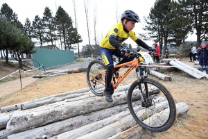 Sainte-Sigolène : 85 jeunes vététistes à toute allure en trial et en cross-country