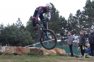 Sainte-Sigolène : 85 jeunes vététistes à toute allure en trial et en cross-country