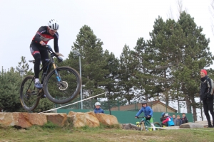 Sainte-Sigolène : 85 jeunes vététistes à toute allure en trial et en cross-country