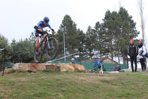 Sainte-Sigolène : 85 jeunes vététistes à toute allure en trial et en cross-country