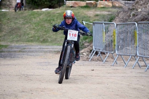 Sainte-Sigolène : 85 jeunes vététistes à toute allure en trial et en cross-country